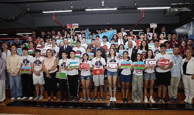 Türk Dünyası Gençleri İzmir'de Uzayda Buluştu